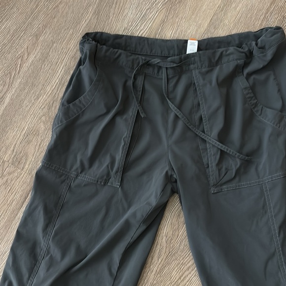 Lucy Women’s pants. Size M. - Picture 3 of 9